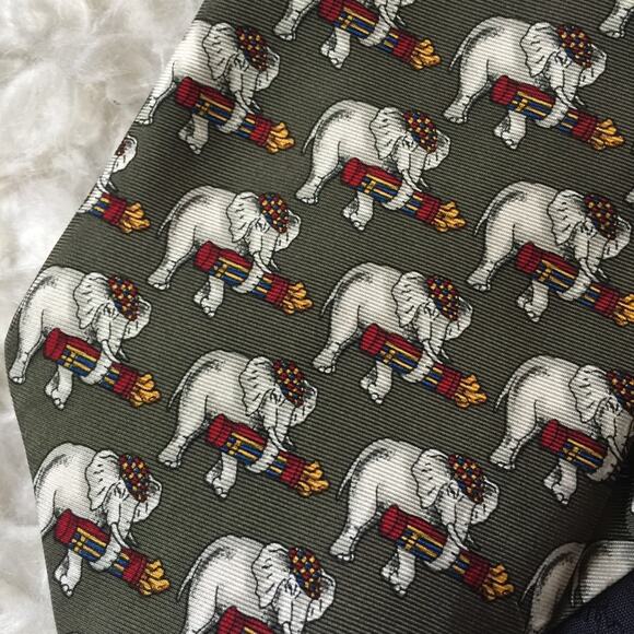 Brooks Brothers Elephants Printed All Silk Tie.-CA5 - Picture 8 of 9